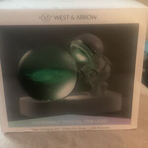 Astronaut Crystal Orb Light - Green